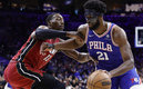 Embiid (derecha) no pudo avanzar a la Final de Conferencia | AFP