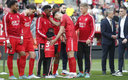El homenaje al fallecido Lukoki previo al Twente vs Groningen. (TW @FCTwente)