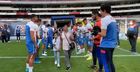 Los jugadores de Cruz Azul regalaron rosas a sus madres y esposas. (Captura de Twitter @CruzAzul)