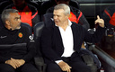 Aguirre hablando con uno de sus asistentes. (Reuters)