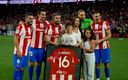 Herrera se tomó una foto con los capitanes del Atleti. (@Atleti)