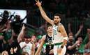 Jayson Tatum brilló en la victoria de los Celtics sobre Bucks (AFP)