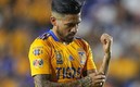 Aquino al minuto 18 cometió un error que costó un gol, después al 45+1' se fue expulsado. (Foto: Mexsport)