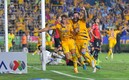 Lichnovsky celebra su gol con Gignac ante Atlas. Foto: Imago7