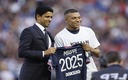 Mbappé y Al-Khelaifi anunciaron la renovación antes del PSG vs Metz. (Reuters)