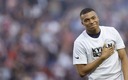 Mbappé firmó hasta 2025 con el PSG. (Reuters)
