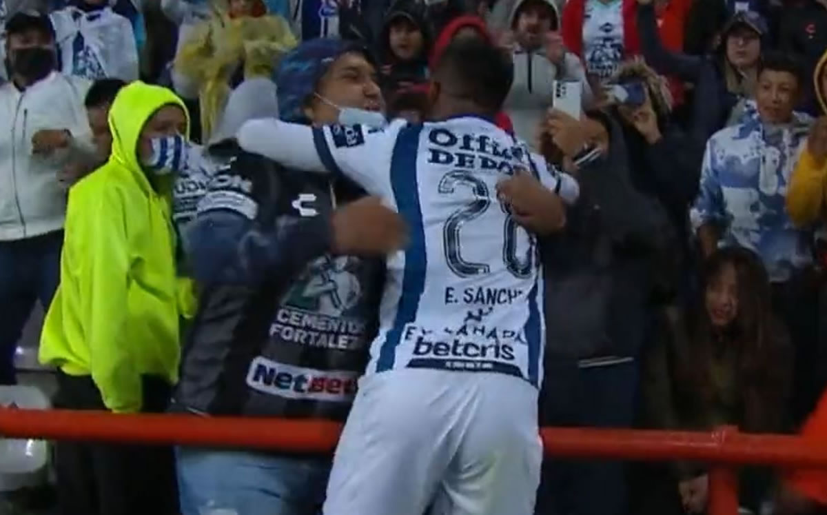 Sánchez festejó con el público | Captura