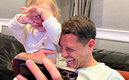 Chicharito Hernández con su hija Nala. (Foto: Instagram ch14_)
