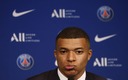 Mbappé firmó hasta 2025 con el PSG. (Reuters)
