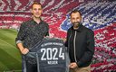 Neuer con el director deportivo del Bayern, Hasan Salihamidzic. (Foto: @FCBayern)