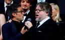 Gael García y Guillermo del Toro cantaron 'Ella' de José Alfredo Jiménez (Reuters)