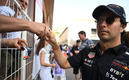 Checo Pérez espera recortar distancia con Ferrari. (Foto: AFP)