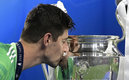 Courtois besa la Champions League. (Foto: AFP)