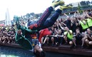 Salto mortal hacia adelante el que se aventó Checo Pérez a la piscina. (Foto: Mónaco 22/ @redbullracing)