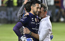 Camilo Vargas con Diego Cocca. (Imago7)