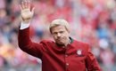 Oliver Kahn saludando a los aficionados del Bayern (EFE)
