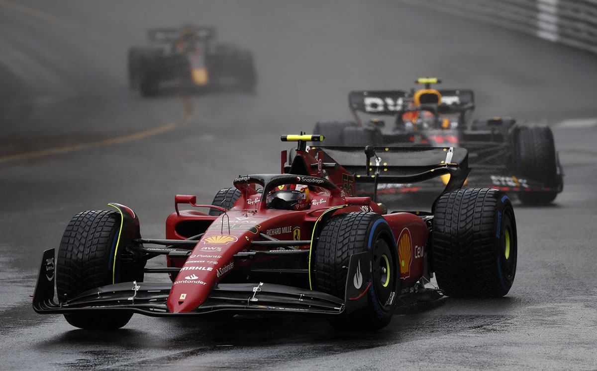 Leclerc dominaba, pero fallos en su estrategia le abrieron la puerta a Red Bull | Reuters