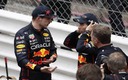 Checo Pérez y Max Verstappen tras el GP de Mónaco. (Reuters)