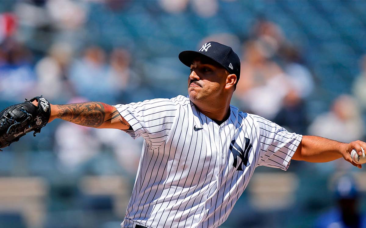 Néstor Cortés Jr. vistiendo el uniforme a rayas de los Yankees | AP