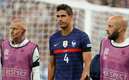 Raphael Varane abandonó la concentración de Francia (AFP)