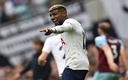 Emerson Royal en un duelo de Premier League. (Reuters)