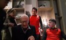Momento del encuentro entre el aficionado y los jugadores de Colón (Daniel Coronel)