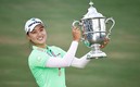 Minjee Lee, con su trofeo / AFP