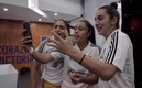 Tigres Femenil se alista cantando en vestidor.