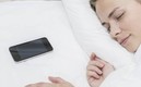 No se debe dormir con el celular tan cerca. (Foto: FayerWayer)