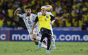 Byron Castillo disputando un duelo de Eliminatorias Conmebol. (Reuters)