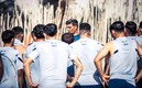 Fernando Ortiz en la charla antes de comenzar el trabajo físico | @ClubAmerica