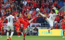 Gareth Bale y Axel Witsel (AFP).