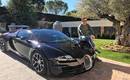 Cristiano Ronaldo con su Bugatti Veyron (@Cristiano)