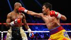 Pacquiao y Mayweather sostuvieron su único combate en 2015 (AFP)