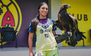 Enciso posó con un Águila en Coapa | Twitter @AmericaFemenil