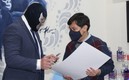 Blue Demon Jr y un fanático (Fotografía de César Cerón).