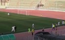 Las cámaras captaron la agresión en el partido de la Liga de Nigeria. Foto: Captura