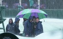 La lluvia comenzó a caer y Nadal tuvo que parar.