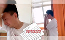 El papá que llora desconsolado en China es video viral. (Imagen de Weibo)