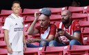 Chicharito y aficionados de Chivas (MexSport).