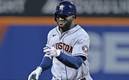Yordan Alvarez fue elegido uno de los Jugadores de Mes (AFP)