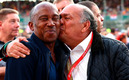 Anthony Hamilton y Toño Pérez, juntos en Silverstone. (Foto: @F1)