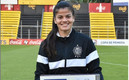 Dahiana Bogarin le regaló el premio a su mamá. (FOTO: Club Olimpia)