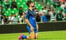 Pizarro recibió un jalón dentro del área y Rayados pedía penal. (Foto: Mexsport)