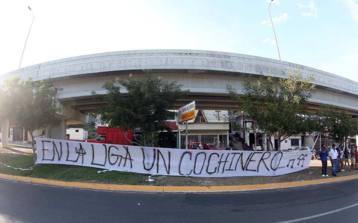 Aficionados de Rayados protestan contra la Liga MX (Imago)
