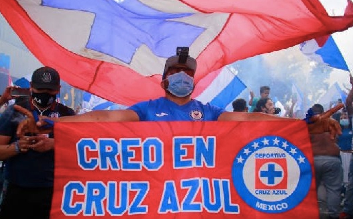 Cruz Azul recibe el apoyo de su afición. (Foto: @elyisusazul)