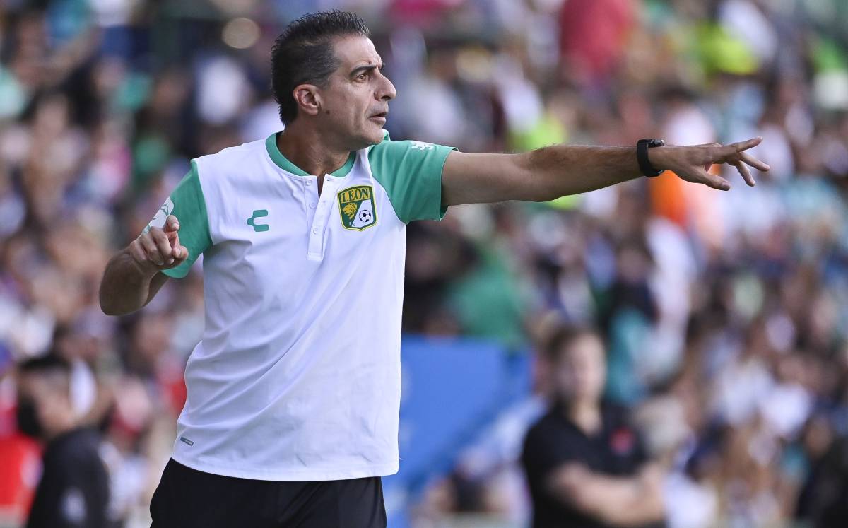 Renato Paiva pidió a la afición de León no insultar a sus jugadores (Imago)