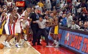Artest y Wallace siendo separados 8Captura de Twitter Sexto Hombre).