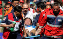 César Villaluz saliendo en camilla tras el choque en la Final del 2008. (Mexsport)