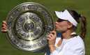 Elena Rybakina se coronó en Wimbledon 2022 (AFP)